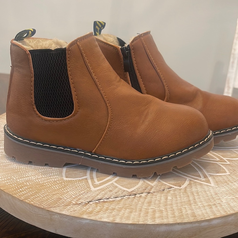 Youth brown boots size 2.5